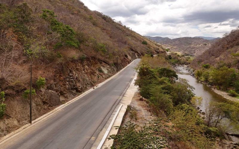 Avanzan trabajos viales en Chuarrancho con 2.5 kilómetros ya asfaltados