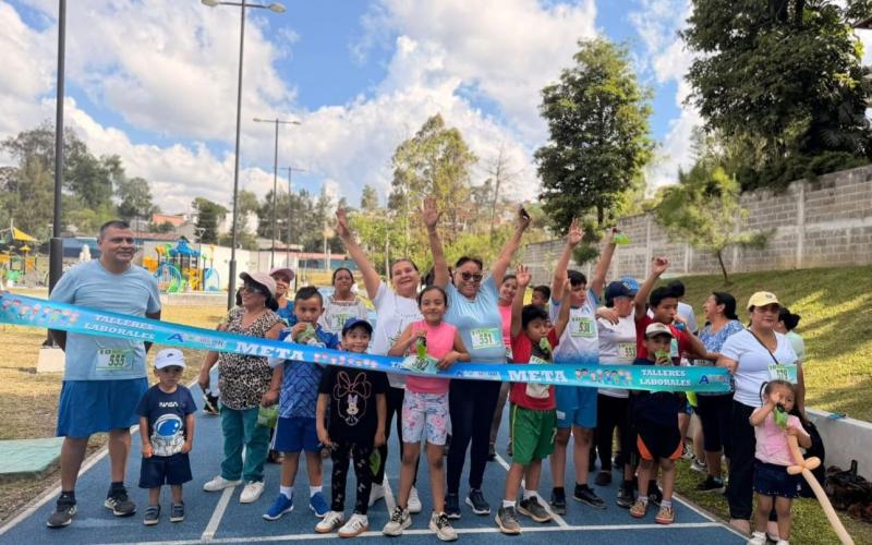 Carrera ASOEDECRI 2026 promueve inclusión y deporte en el Parque de la Paz en Cobán. 