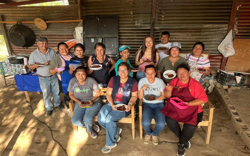 Capacitan a mujeres de San Jerónimo en el aprovechamiento de productos locales
