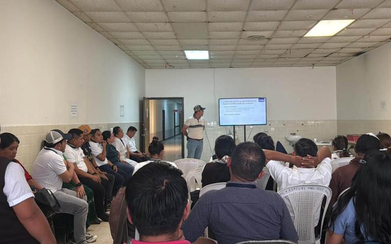 Capacitan a personal de salud de Alta Verapaz en prevención del Gusano Barrenador
