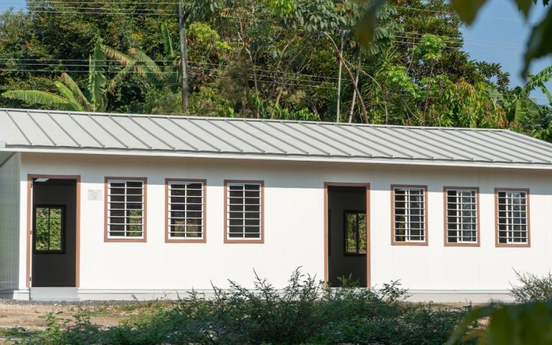 Más de 200 estudianes se benefician con módulos educativos en Patulul