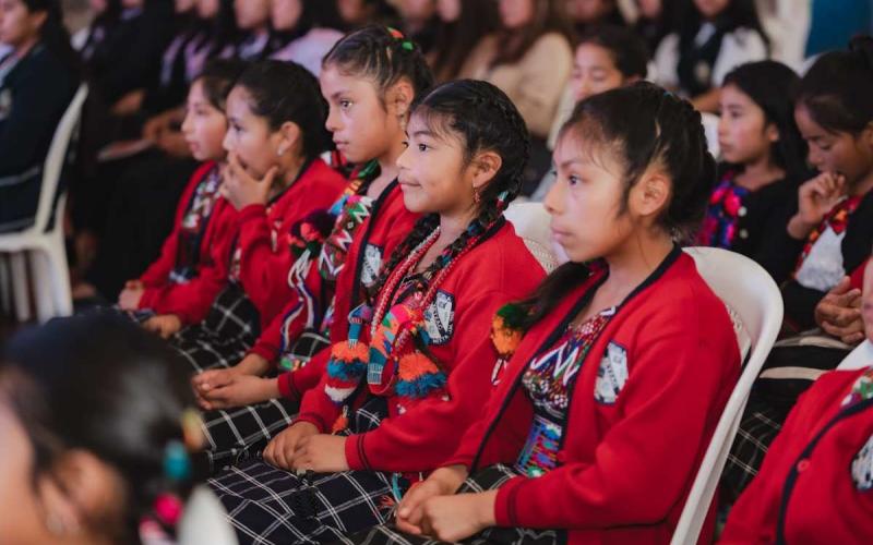 En Tecpán: SIT promueve inclusión digital en niñas con "Despegue Seguro"