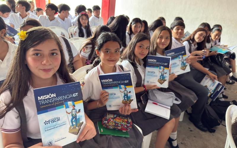 Estudiantes de Petén fortalecen conocimientos sobre cultura fiscal