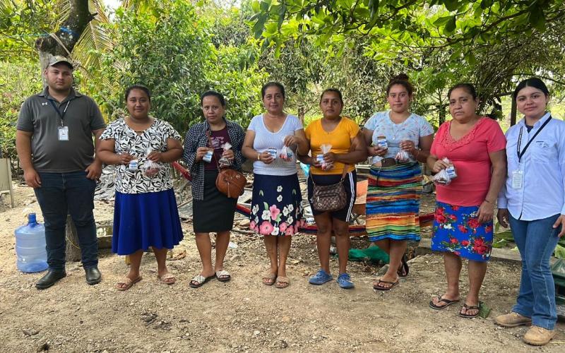 Entregan semillas de hortalizas en Melchor de Mencos