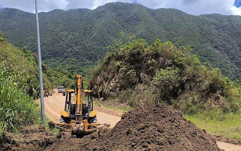 Comunidades de Lanquín y Cahabón se benefician con mejoras en carretera 