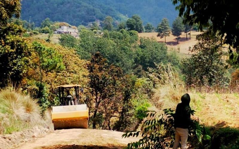 Mejoras en camino rural benefician a comunidades de Sololá 