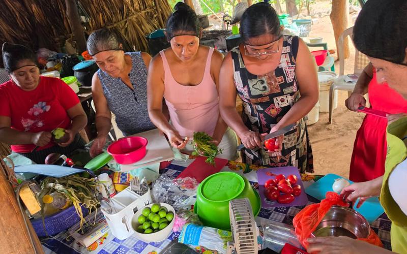 Familias de Taxisco aprenden a preparar la tilapia como opción nutritiva