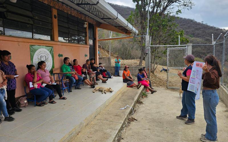 Fomentan hábitos saludables y elaboran insumos de higiene