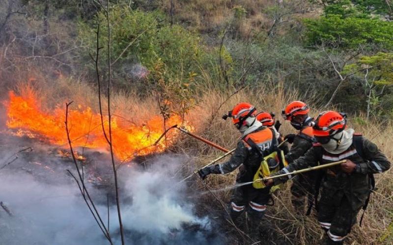Ejército de Guatemala fortalece acciones de supresión de incendios forestales a nivel nacional.