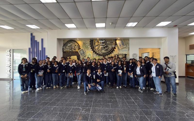 Estudiantes viven una jornada de aprendizaje en el Minfin