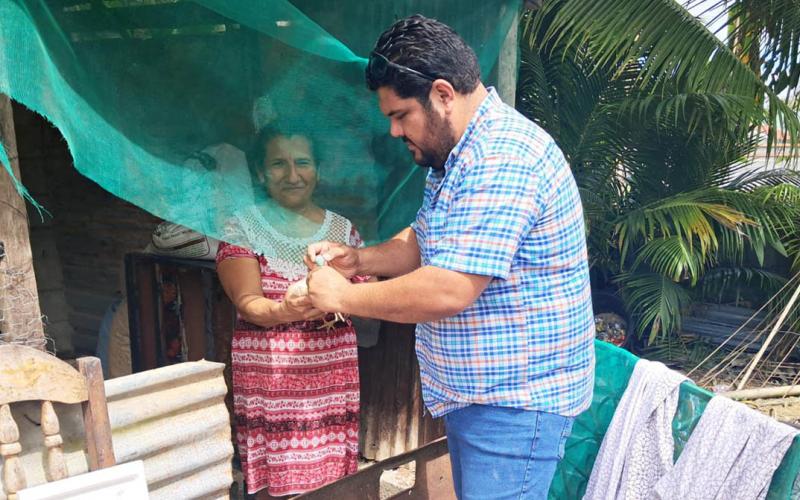 Jornada de vacunación avícola en El Chal