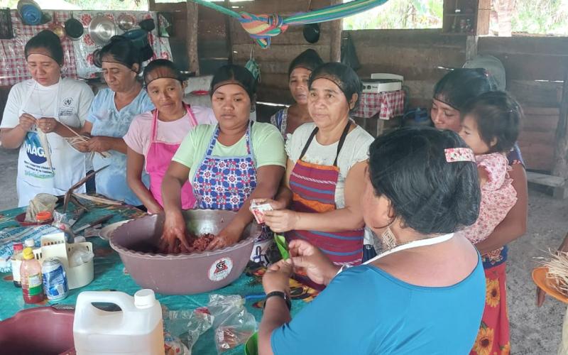 Mujeres de Cruce Dos Aguadas emprenden desde su comunidad
