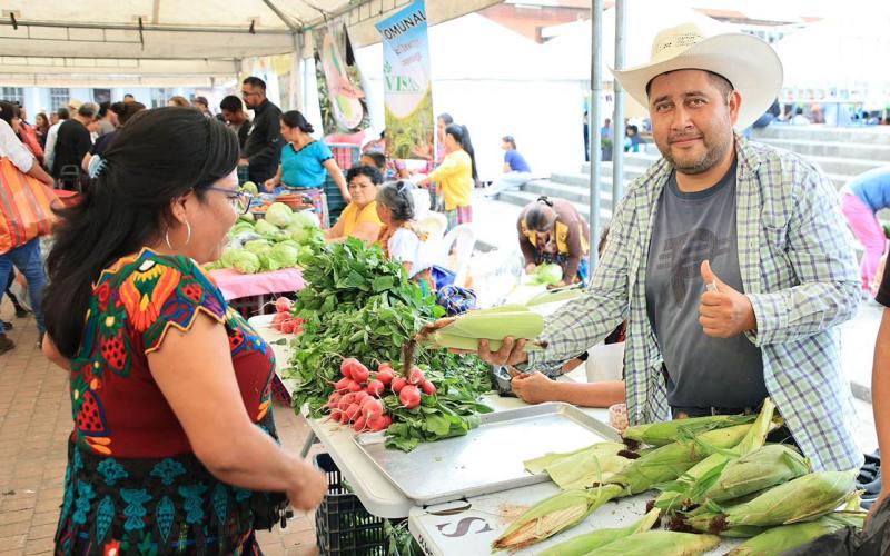 Regresa a Plaza Barrios la Feria del Agricultor, con productos frescos y precios accesibles