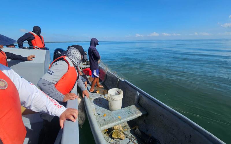 Verifican cumplimiento de veda de langosta en el Caribe guatemalteco