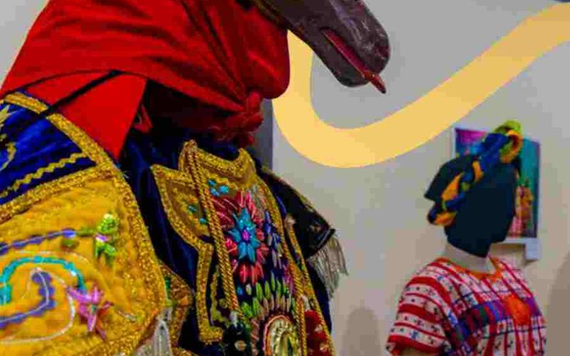 La exposición «Memorias del Ballet Moderno y Folklórico» se presenta en la Universidad Popular