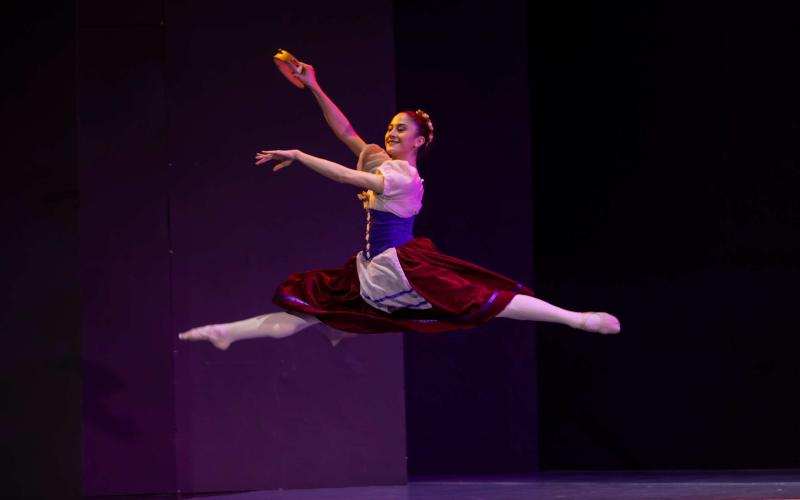 Estudiantes de danza brillan en el festival del Teatro de Bellas Artes