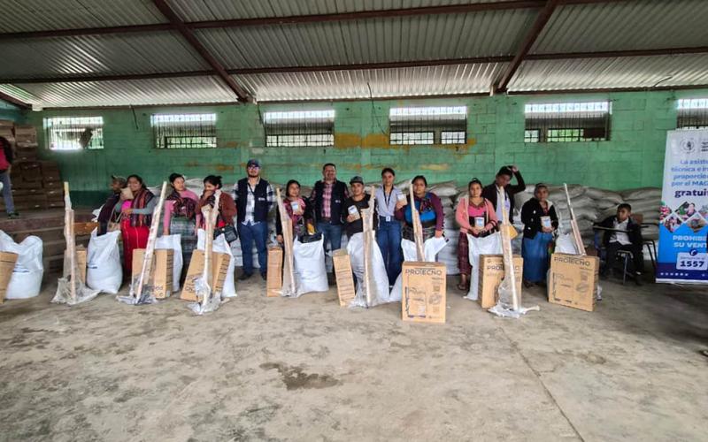 Sembrar en casa abre el camino para una mejor alimentación