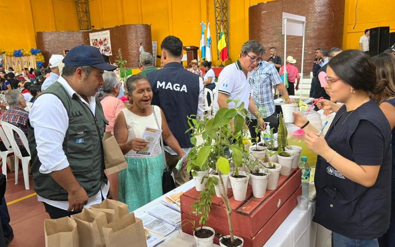 Huertos que siembran bienestar y compañía de personas adultas mayores