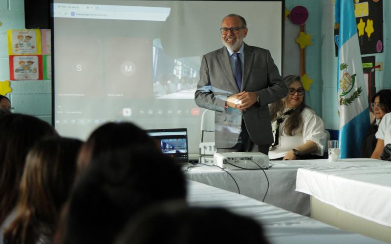 Dotamos a la juventud de herramientas para prevenir que sean víctimas y naveguen seguros