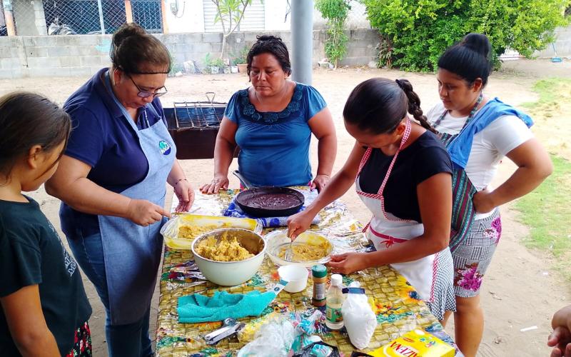 Capacitan a hogares rurales de Santa Rosa para el aprovechamiento de frutas y legumbres