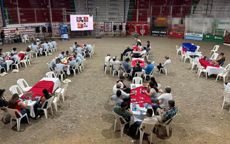 Capacitan a productores y estudiantes para prevenir y controlar el Gusano Barrenador en Chiquimula