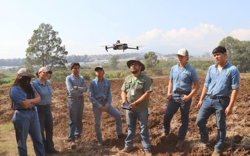 Estudiantes de Perito Forestal integran tecnología de drones en la restauración de paisajes