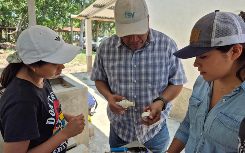 Estudiantes de la EFA de Cobán implementan tecnología de riego para cultivos