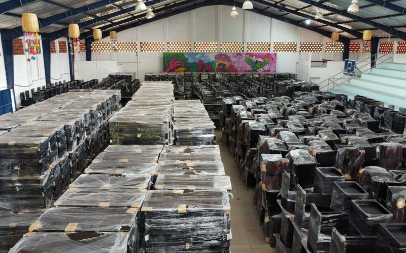 Miles de estudiantes de Camotán contarán con mobiliario nuevo