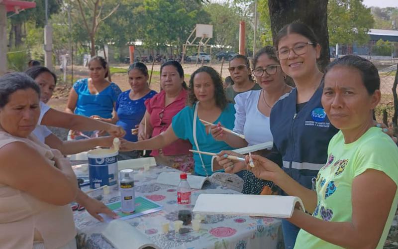 Familias de Jutiapa fortalecen su economía al elaborar productos artesanales