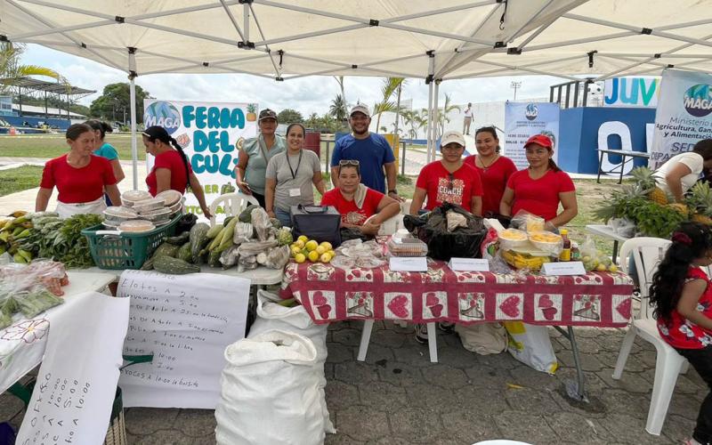 Feria del Agricultor favorece economía familiar de productores de Izabal