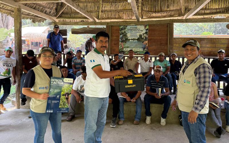 Guarda recursos capacitados para prevenir y controlar el Gusano Barrenador en Alta Verapaz