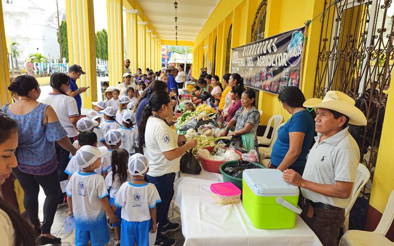 Impulsan economía en El Progreso con la Feria del Agricultor 