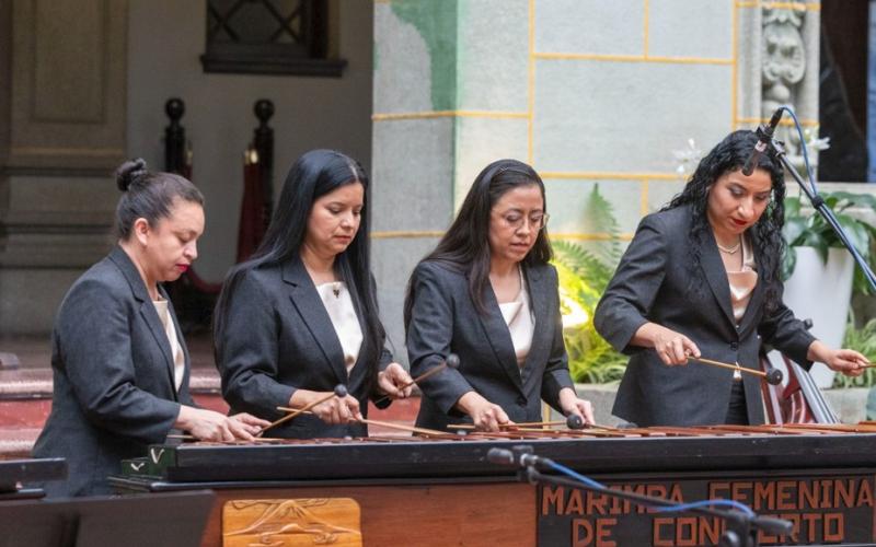 Marimba femenina