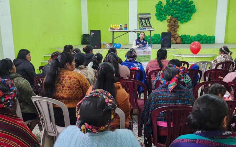 Optimizan capacidades en conservación de suelos y nutrición escolar