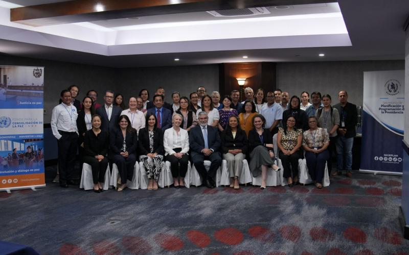 OrganizadoEn mesas de trabajo, los participantes generaron insumos técnicos para solicitar que Guatemala siga siendo elegible al Fondo para la Consolidación de la Paz de la ONUal  y estratégicos 