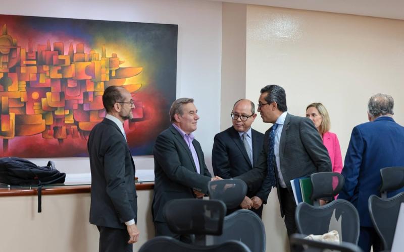 Minfin y Banco Mundial concluyen evaluación para mejorar el uso del dinero público