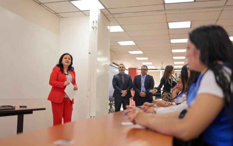 Patricia Joachín, viceministra de Ingresos y Evaluación Fiscal lideró la inauguración de la capacitación.