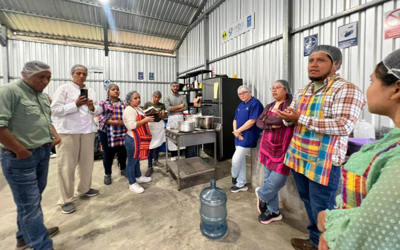 Productos derivados del café diversifican ingresos de productores de Sololá