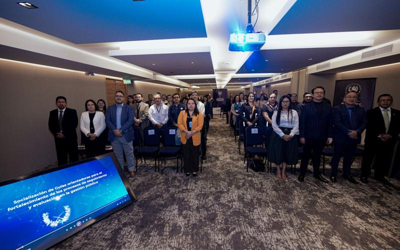 Asistentes a la presentación de herramientas técnicas para el seguimiento y evaluación de la gestión pública.