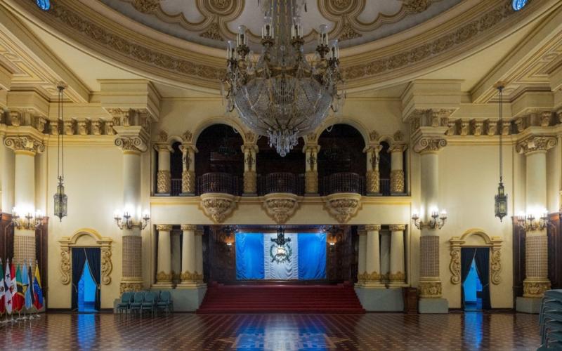 Salón Banderas