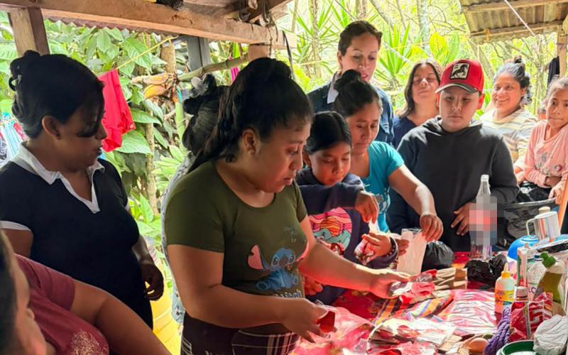 Taller de chocolate artesanal impulsan el emprendimiento rural en Santa Rosa