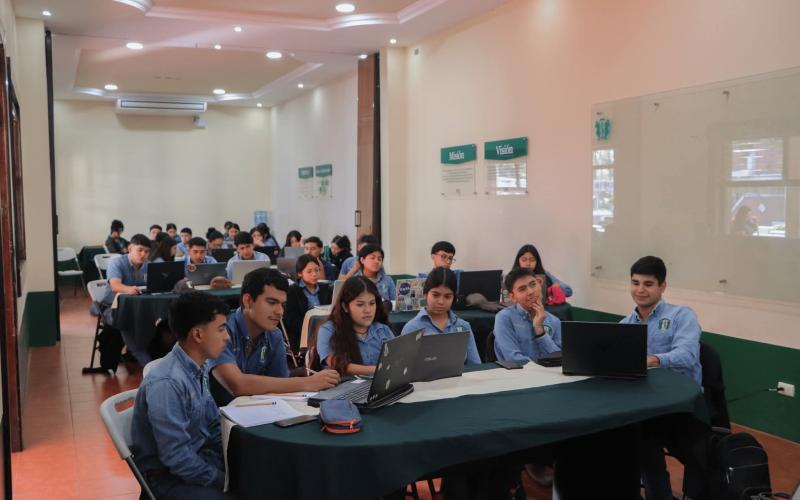 Tecnifican aprendizaje de estudiantes gracias a la alianza entre ENCA e INAB