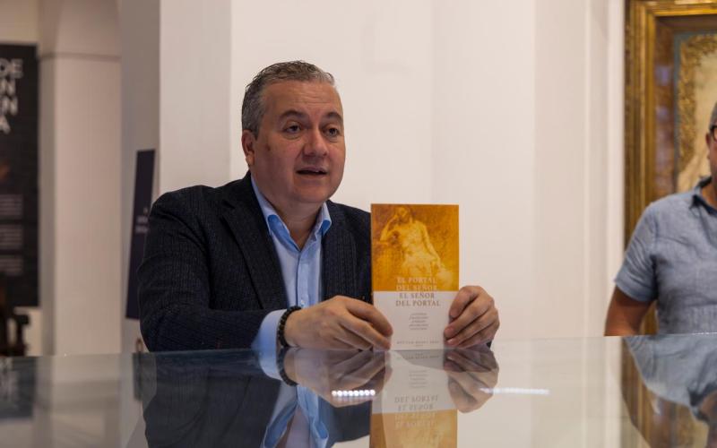 Héctor Reyes Sosa presenta “El Señor del Portal, el Portal del Señor” en el Museo Nacional de Historia. 