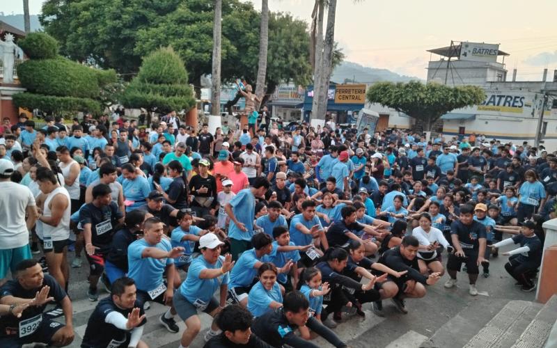 Más de 800 personas llenaron de energía la Carrera Leyendas de Guatemala en San Cristóbal Verapaz. 