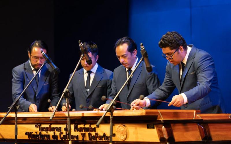 El Teatro de Bellas Artes inicia las actividades por el Día Internacional de los Museos con notas de marimba. 