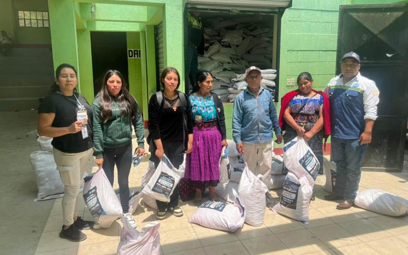 Familias agricultoras de San Marcos y Suchitepéquez reciben insumos para la siembra