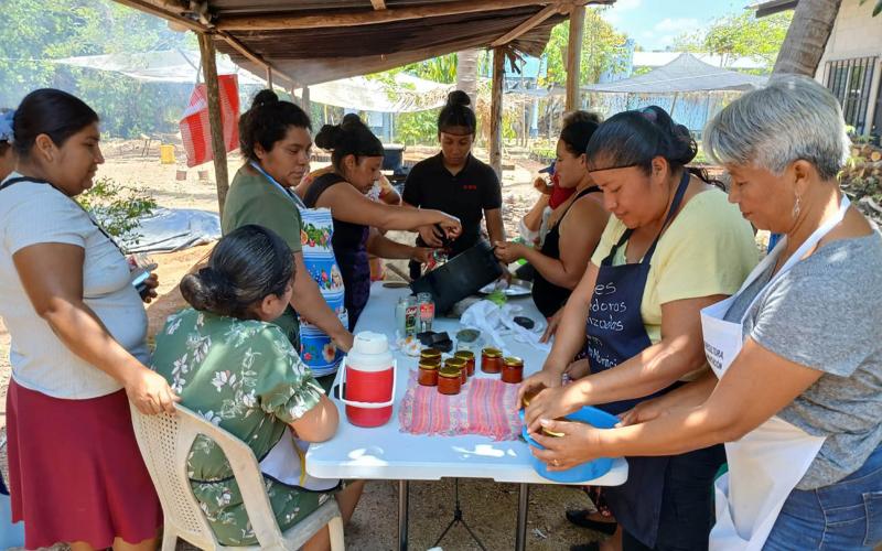 Mujeres fortalecen sus capacidades para transformar alimentos