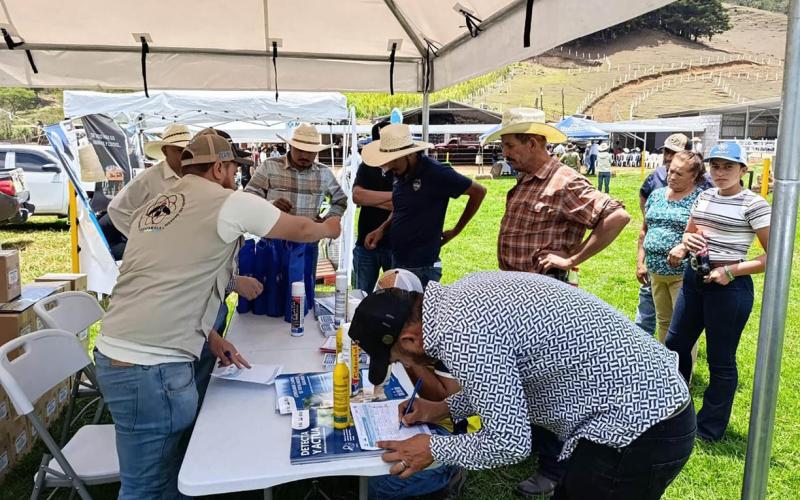 Productores se capacitan para prevenir y controlar el Gusano Barrenador
