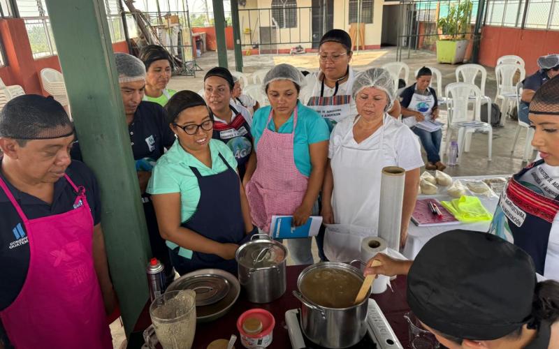 Educadoras del Hogar se tecnifican en la transformación de plátano y ajonjolí