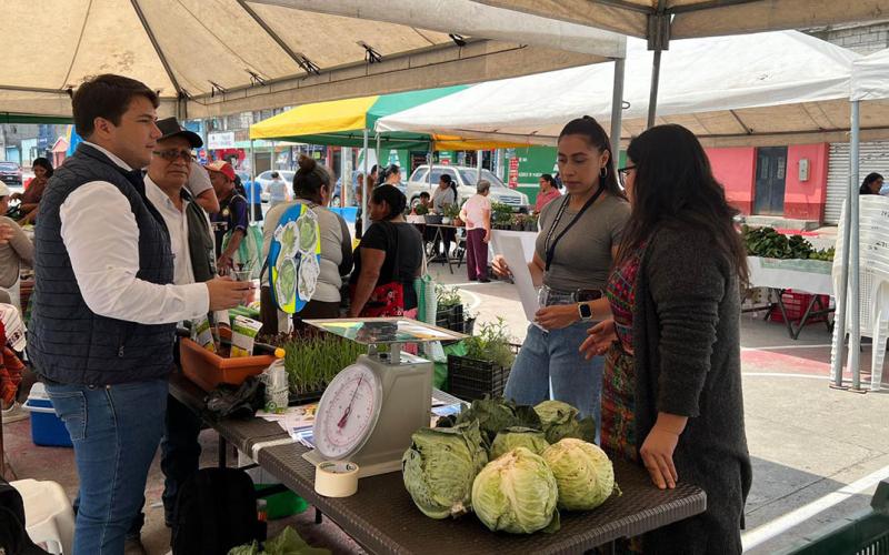 Semillas de aprendizaje y producción en feria agrícola en Sacatepéquez